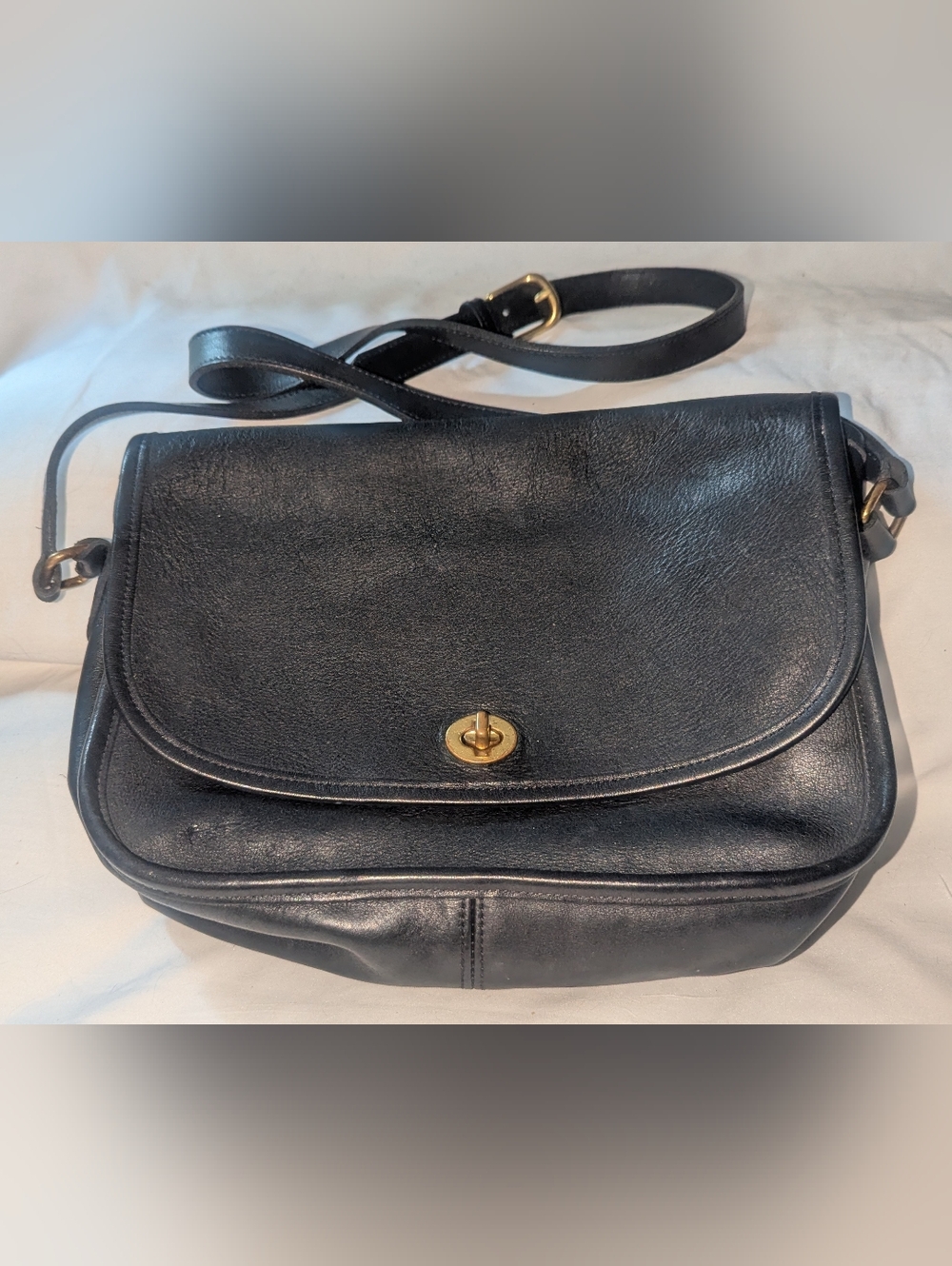 Vintage Coach Black Leather Turn-Lock Crossbody Bag 9790 - Picture 8 of 11